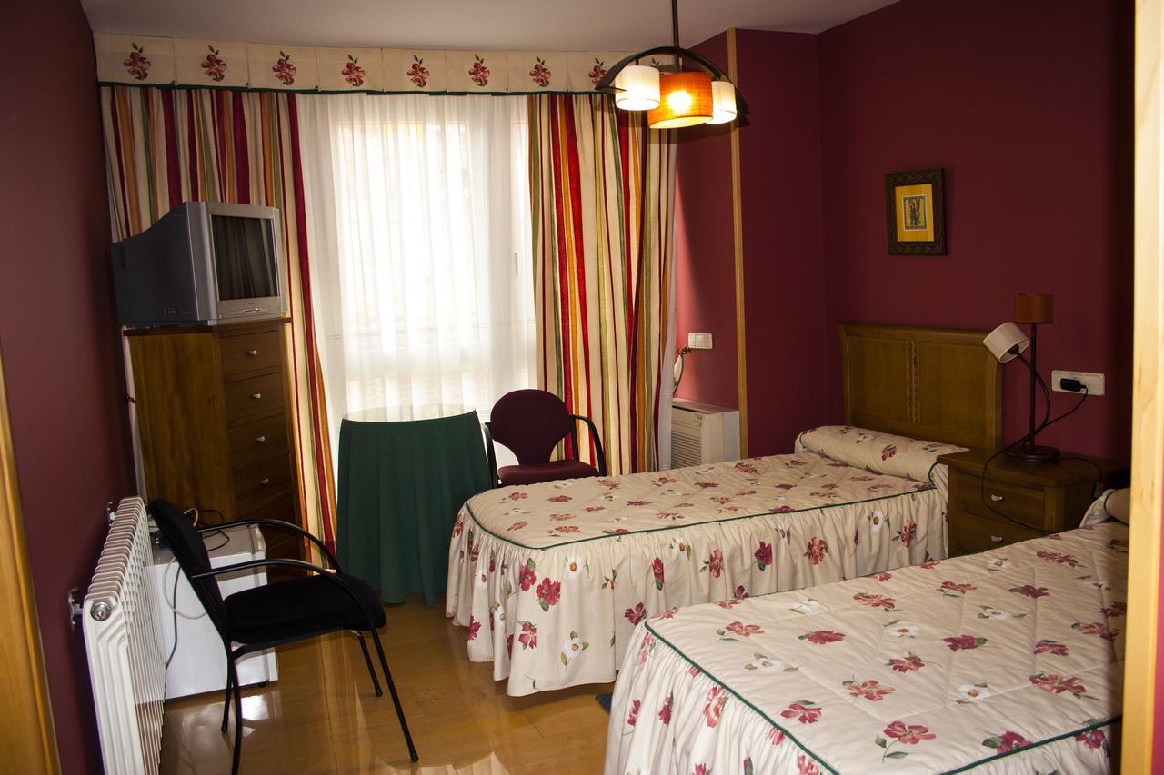 Hostal Arpa Ávila Exteriör bild